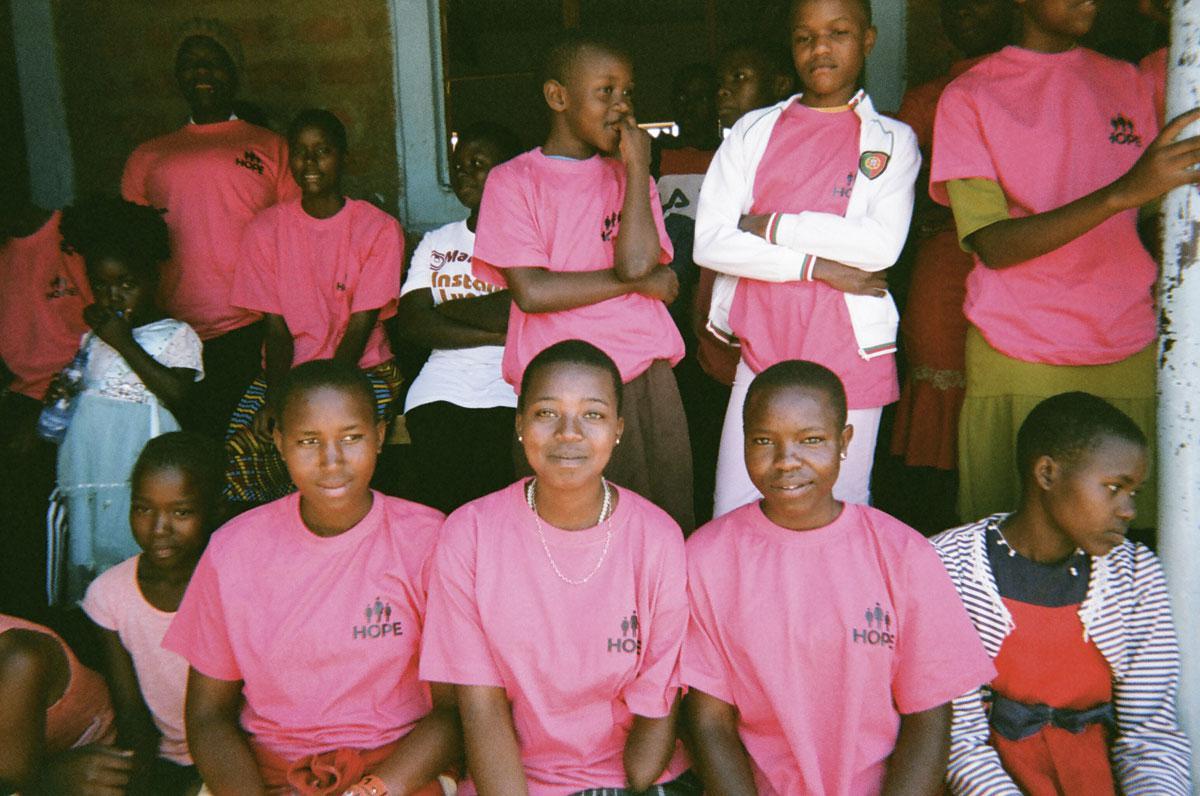 Deze meisjes zijn aan de besnijdenisrituelen ontsnapt en krijgen via Hope for Girls de kans om te studeren.