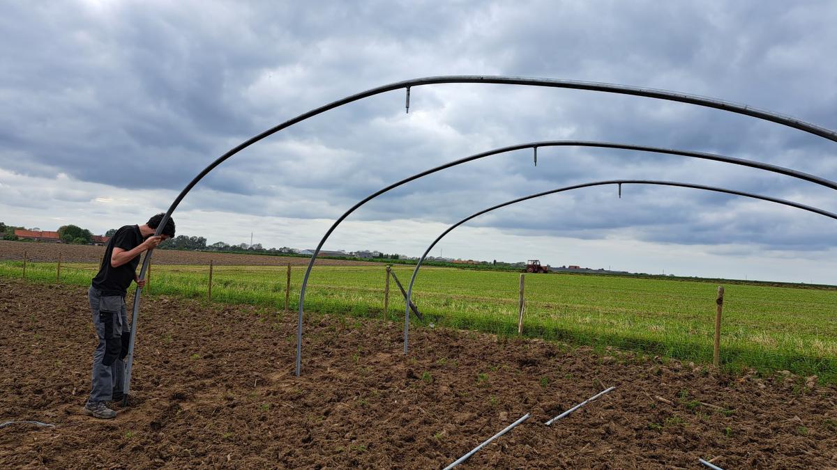 Zaakvoerder Bart Mostaert zal samen met zijn ouders op een voormalig perceel akkerland van hun vroegere boerderij de Goestuin opbouwen.