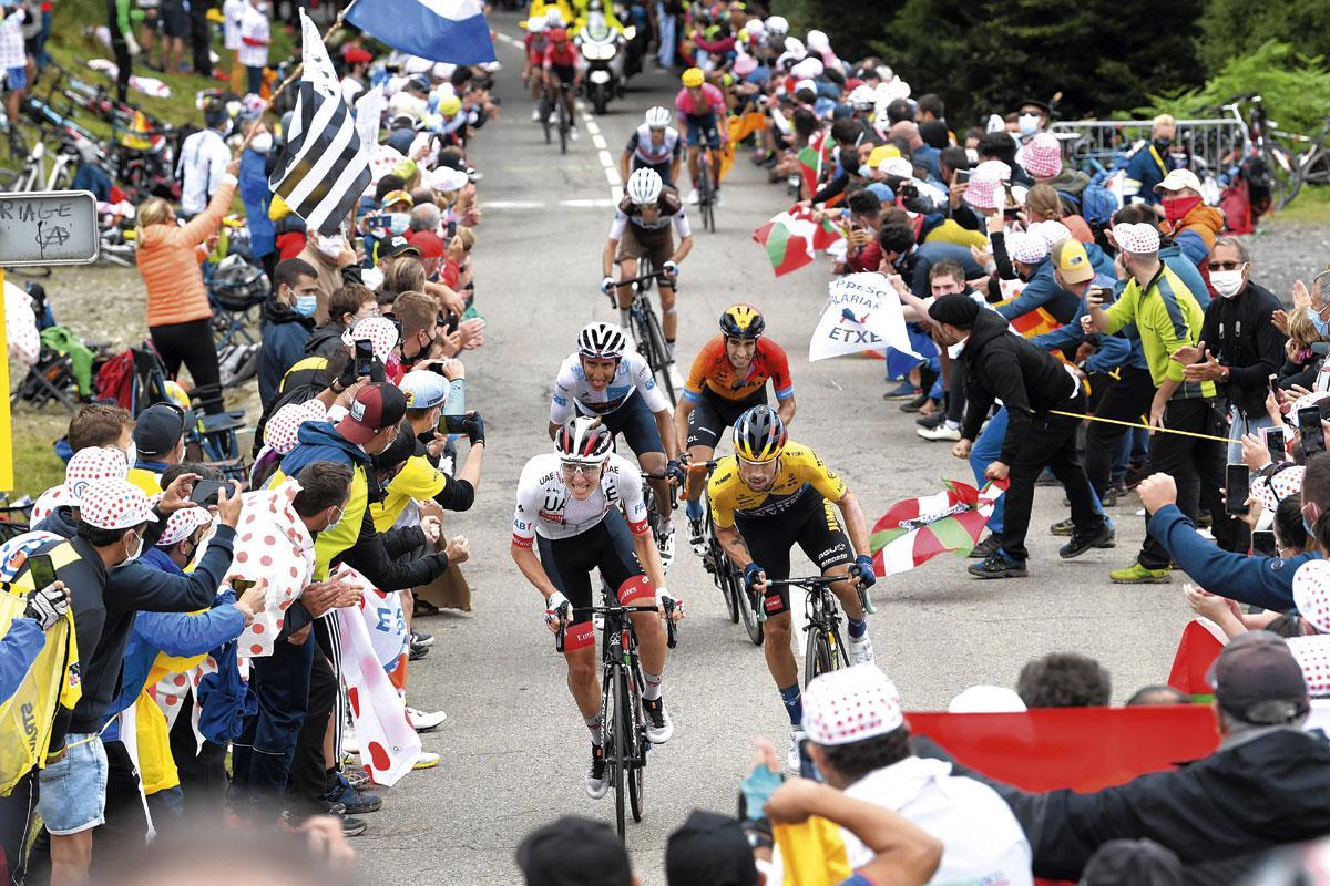 In 2020 pakte Tadej Pogacar in Laruns zijn eerste ritzege in de Tour. Hij klopte daarbij zijn landgenoot Primoz Roglic.