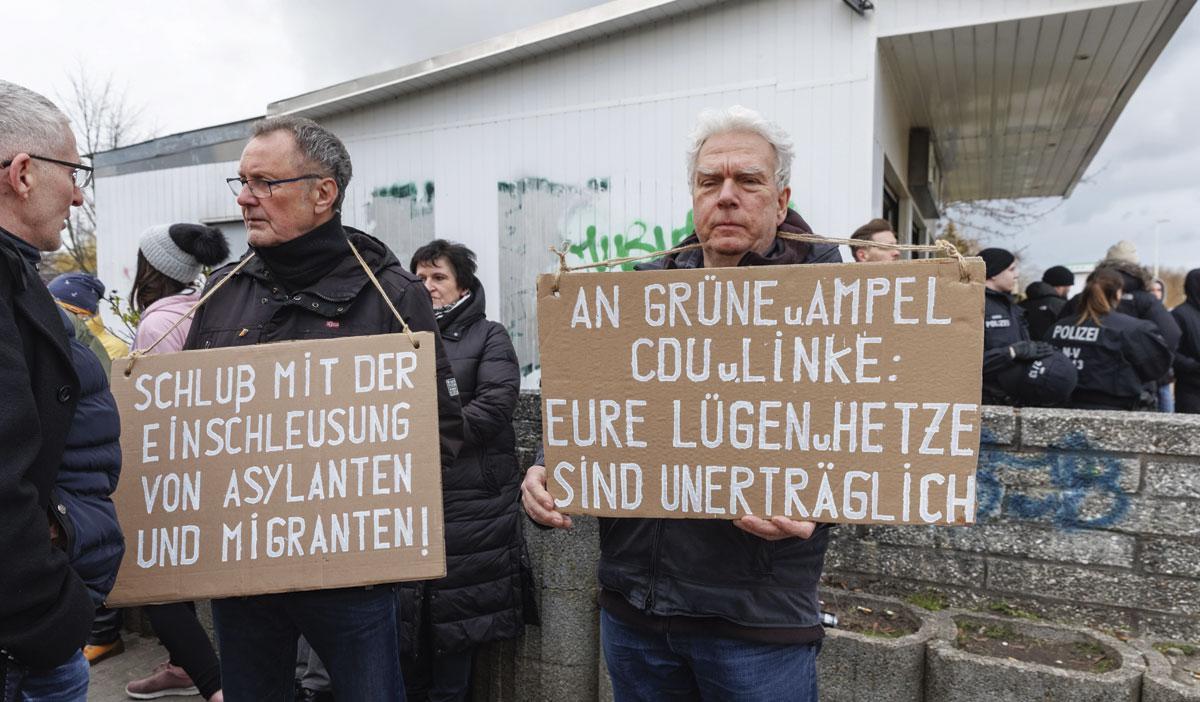 Une manifestation des opposants, notamment d’extrême droite, au projet de site d’accueil des réfugiés de Greifswald.