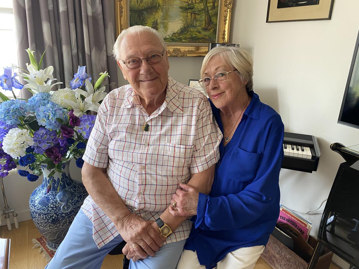 Roger en Rosalind zijn onafscheidelijk sinds ze elkaar terugvonden.