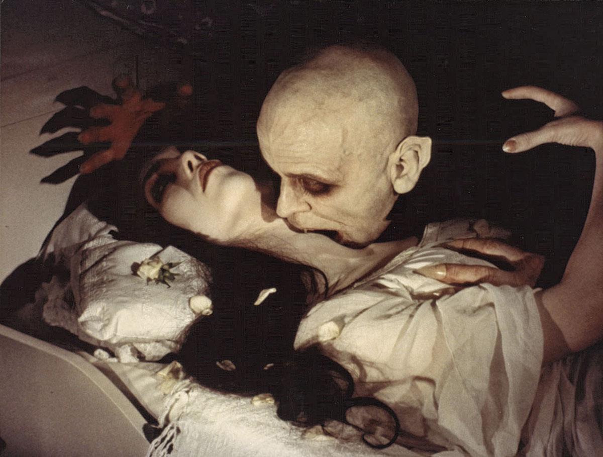 Isabelle Adjani en Klaus Kinski in Nosferatu (1979).