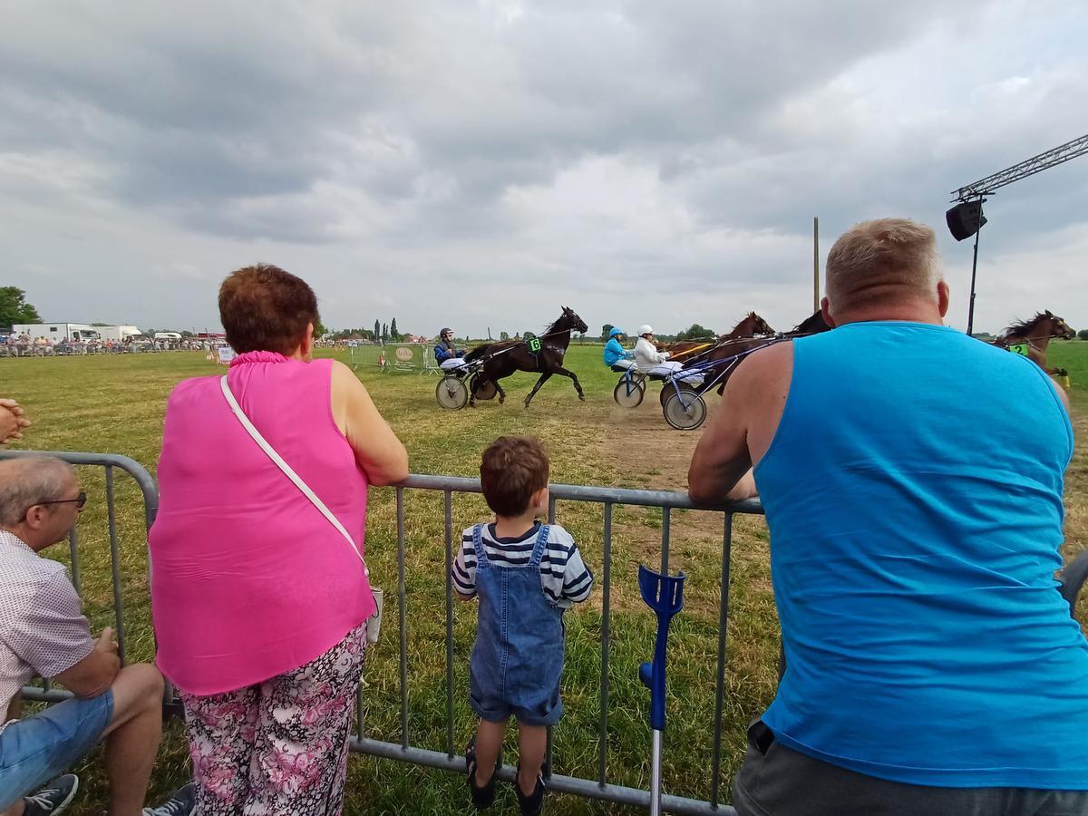 Krombeke werd opnieuw even het centrum van de Westhoek voor de ondertussen 109de editie van het Feest van het Paard.