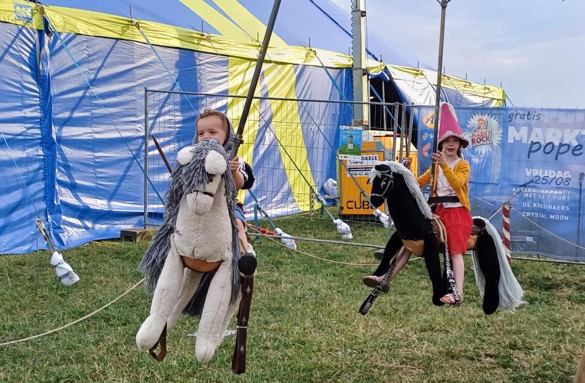 Met de zelfgemaakte Buffalo Bill draaimolen kiezen we er volop voor om van het Feest van het Paard naar de toekomst een volksfeest te maken voor alle generaties."