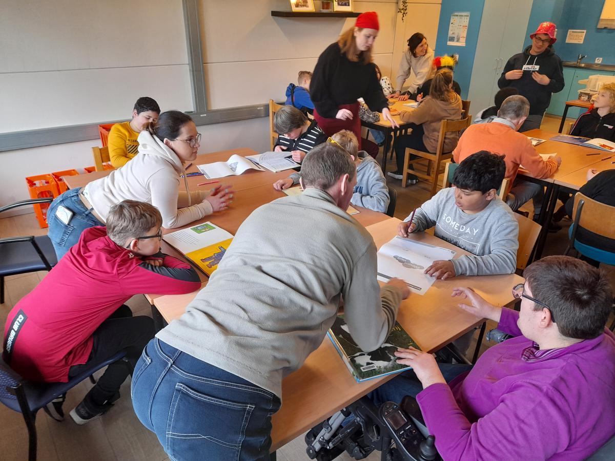 Bezoekers uit Datteljees 1 van De Lovie vzw en leerlingen van de vogelklas uit De Klimrank in Poperinge gingen het voorbije schooljaar samen op talentenontdekkingsreis.