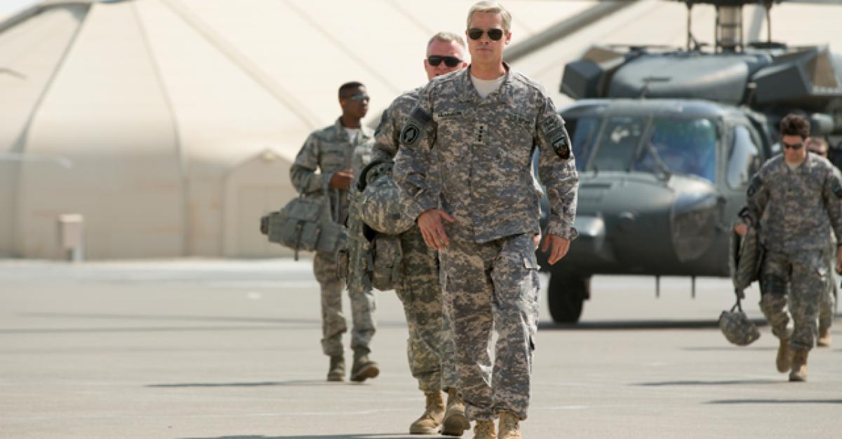 ZIEN de eerste trailer van Netflixfilm 'War Machine' met Brad Pitt