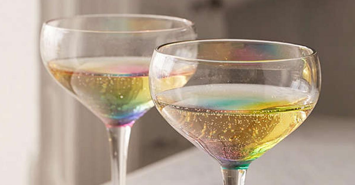 LOVE: deze maken je wijn heus regenboogdrankje