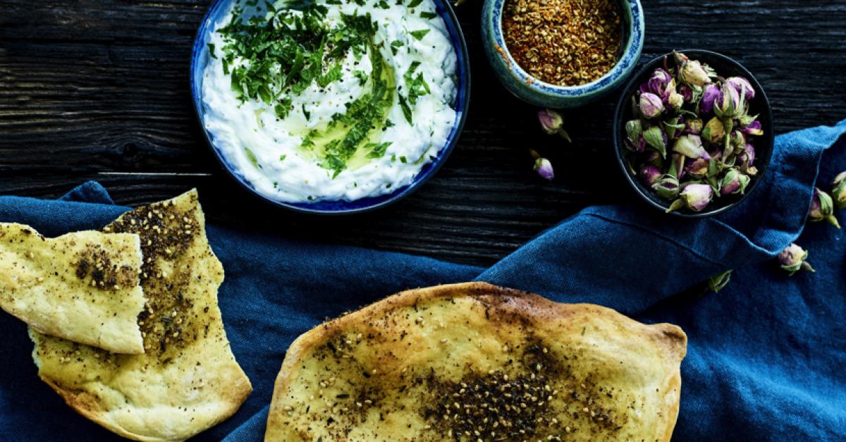 Recept Libanees Platbrood Met Za Atar En Een Pittig Frisse Yoghurtdip