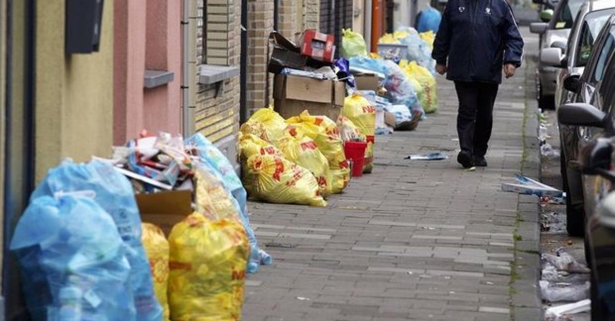 De andere dag Bedenken Verpersoonlijking Verdedigbaar' ontwerpakkoord over Gents afval; er wachten al 300.000  vuilzakken