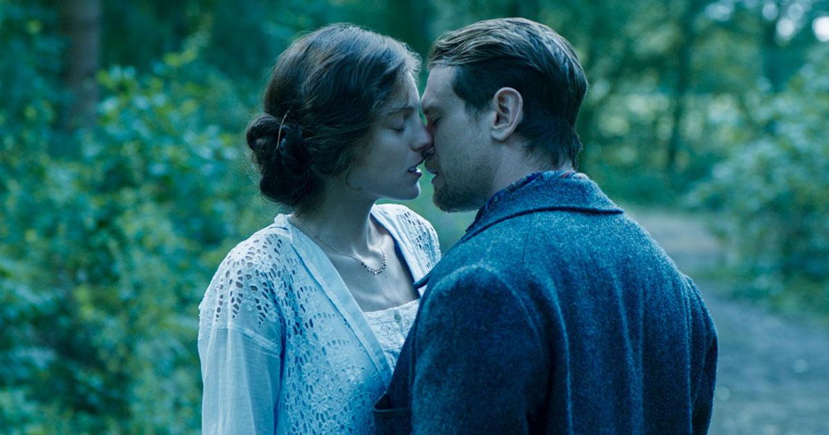 TRAILER: &amp;#39;Lady Chatterley&amp;#39;s Lover&amp;#39; bulkt van de pikante scènes