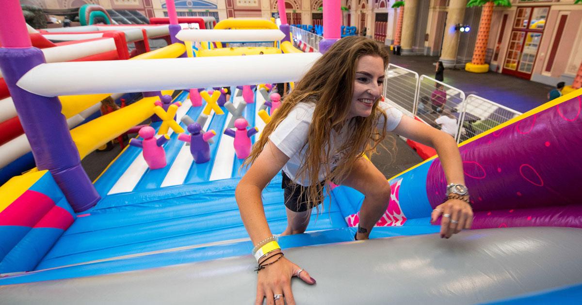 Bouncy Games springkasteelparcours strijkt neer in Brussel