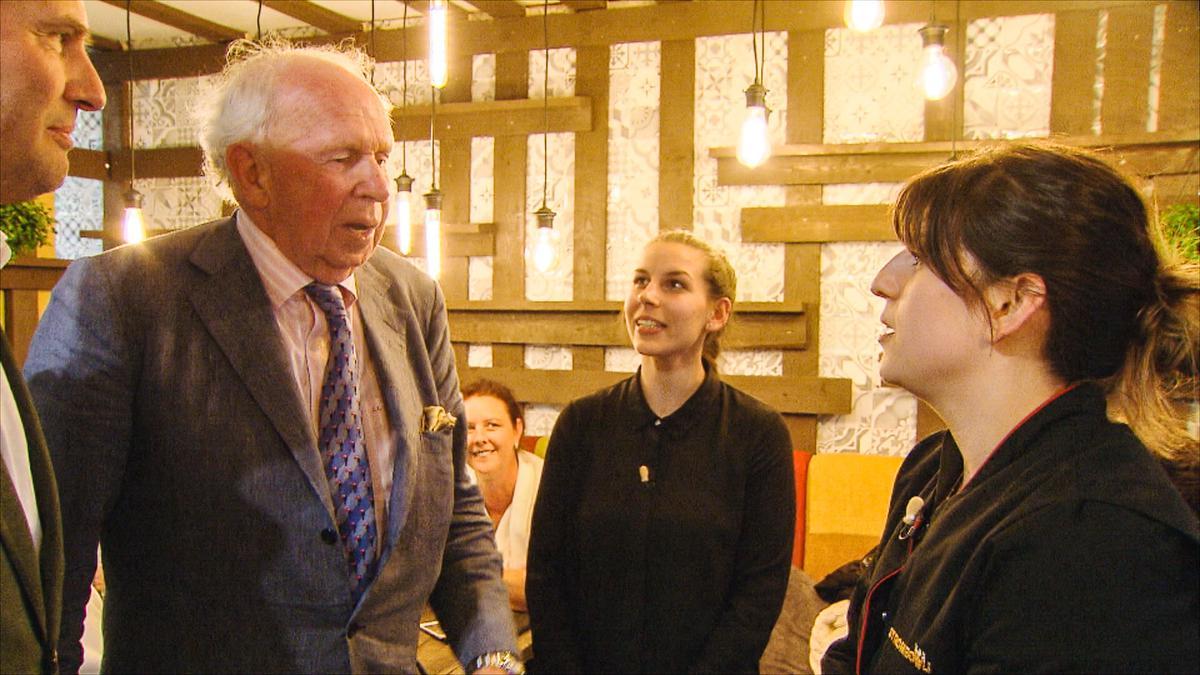 Lippens was ook te zien in het derde seizoen van Mijn Pop-uprestaurant in 2016, waarbij hij ging proeven in het restaurant Strombowli.© VTM