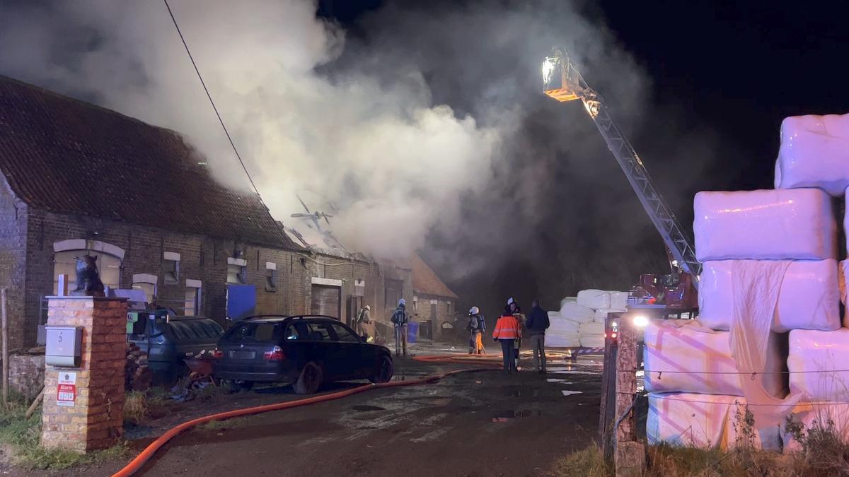 Uitslaande Brand Vernielt Hoeve In Houtave, Oorzaak Nog Niet Bekend - KW.be