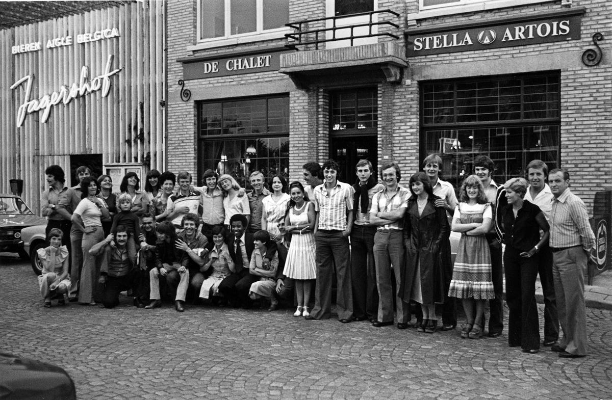 Het eerste jaar bij SK Roeselare speelde Marc Nonkel kampioen in bevordering met SK Roeselare. Henk Houwaart was toen trainer, maar runde ook het café De Chalet in Brugge. Je herkent Henk vooraan gehurkt, met achter hem Marc Nonkel.