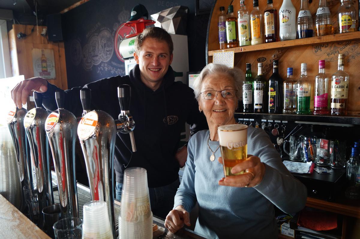 Jongerencaf D Hespe In Tielt Viert Zestigste Verjaardag Met Caf Bazen