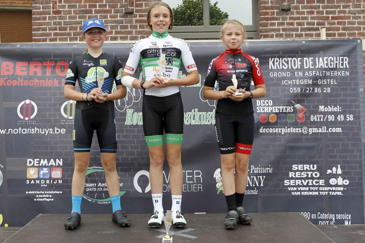 Bij de U12 meisjes: 1. Anna Meeusen, 2. Phebe Blieck, 3. Chesney Casteleyn.© Foto Coghe