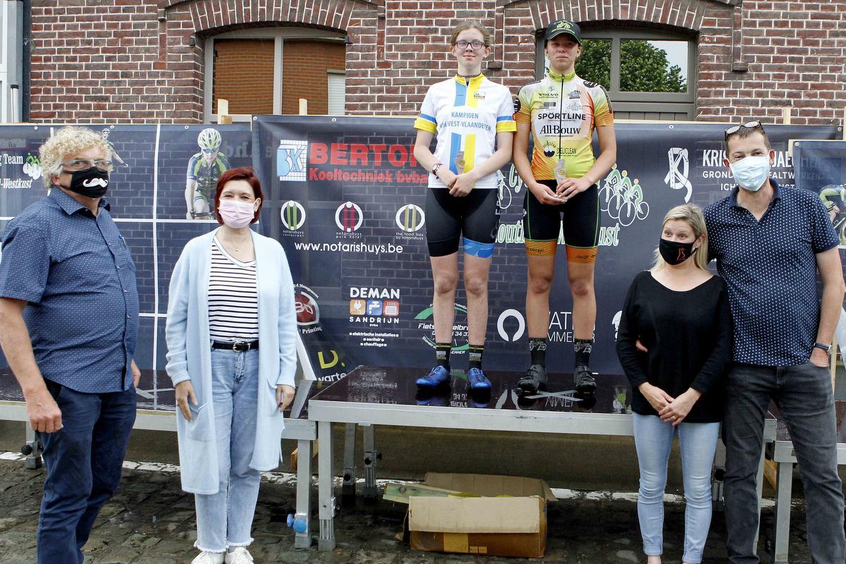 De U14 meisjes: 1. Zita Gheysens, 2. Hannah De Keyser.© Foto Coghe