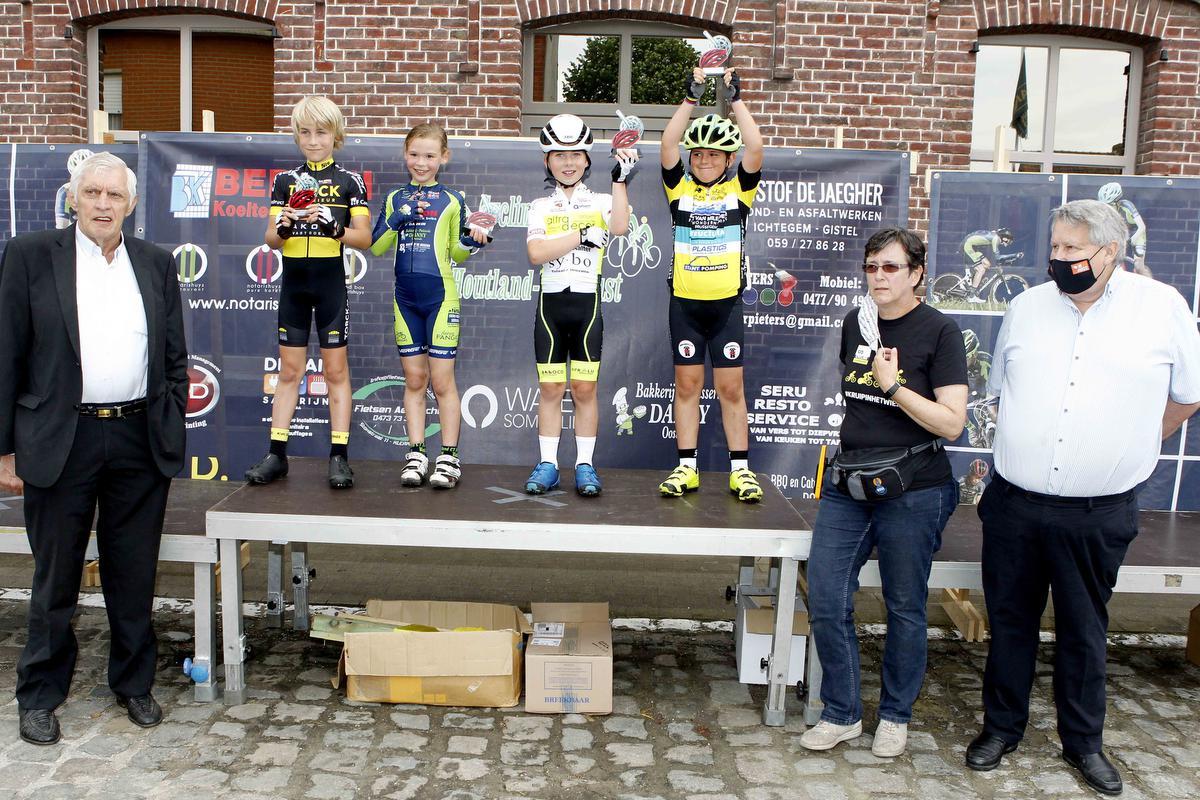 Bij de U8 : 1. Charles Verbeke, 2. Louis-Alexander De Mulder, 3. Damon Cassiman en 1. Demian Elyn.© Foto Coghe