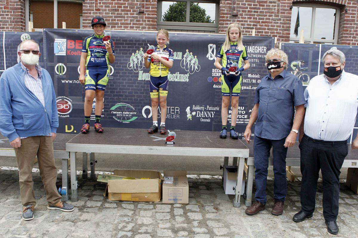De U10 meisjes: 1. Margaux Soetaert, 2. Romy Deprince, 3. Lio Soutaer.© Foto Coghe