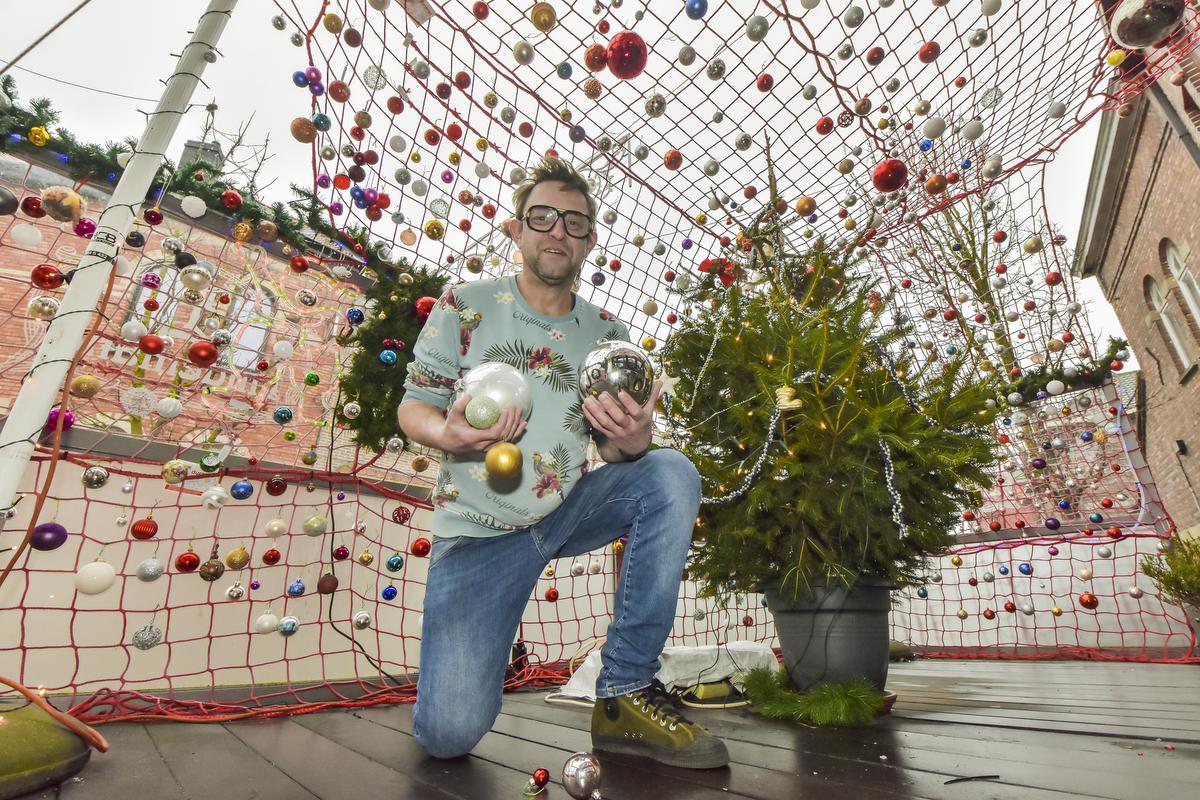 T Lusterke In Wervik Telt Kerstballen Uitbater Antony Verschaeve Steunt Goed Doel Met