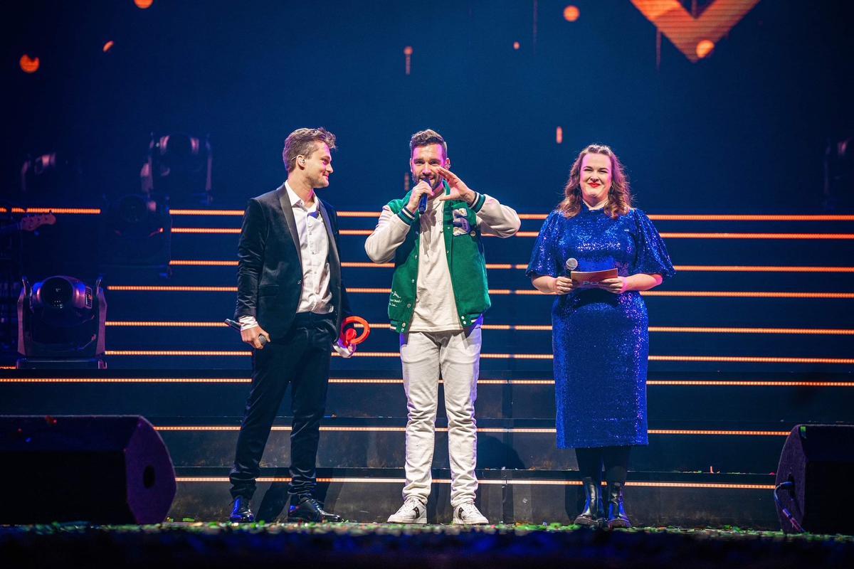 Metejoor Wint Qmusic Award Voor ‘Hit Van Het Jaar’ Tijdens Daverende ...