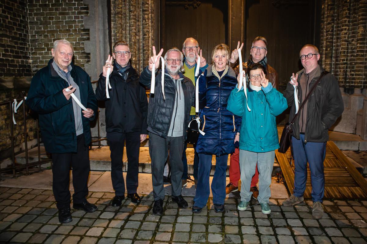Brugse vredesorganisaties verenigen zich achter ‘Witte lintjes actie