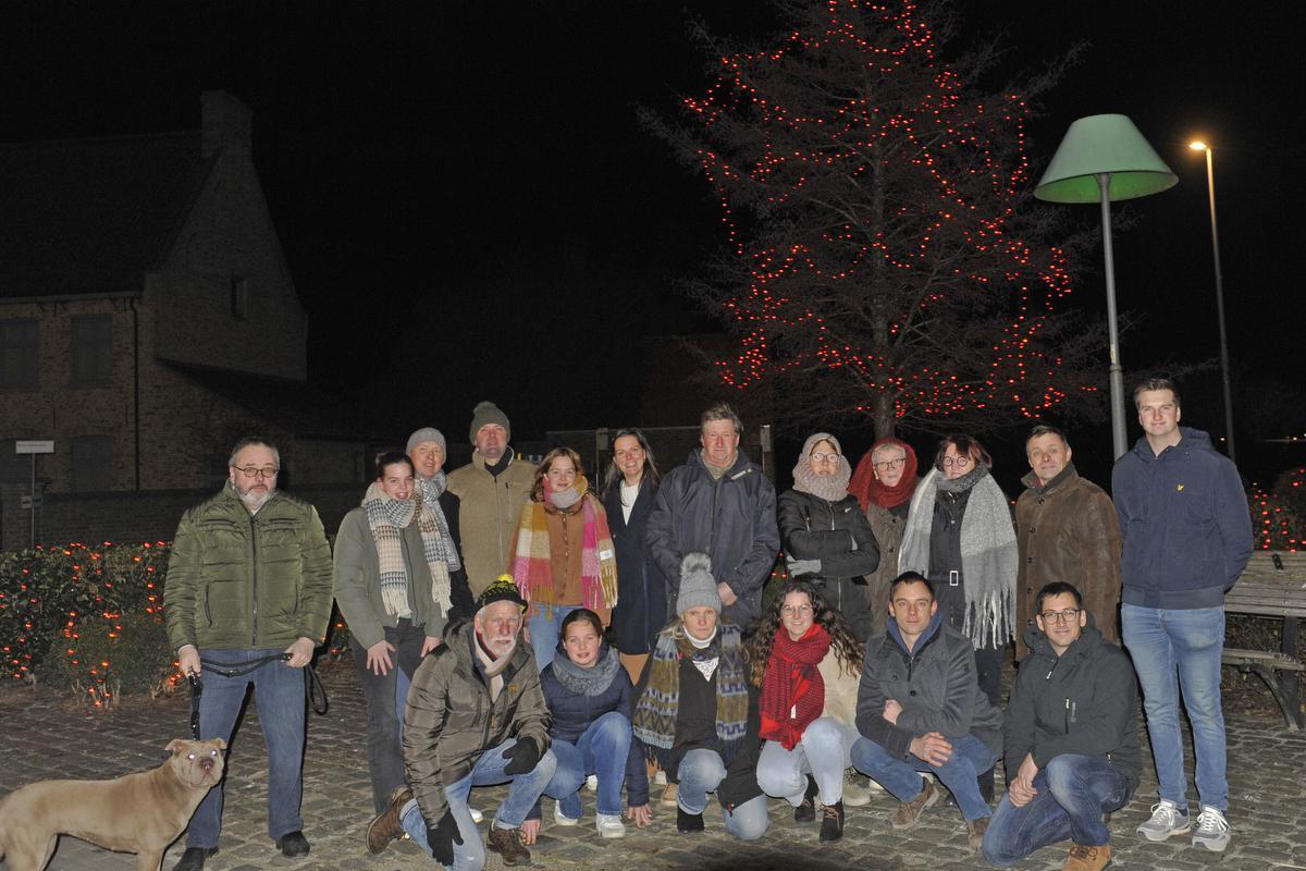 Overdekte kerstmarkt op Waternekkersplein in Mannekensvere KW.be