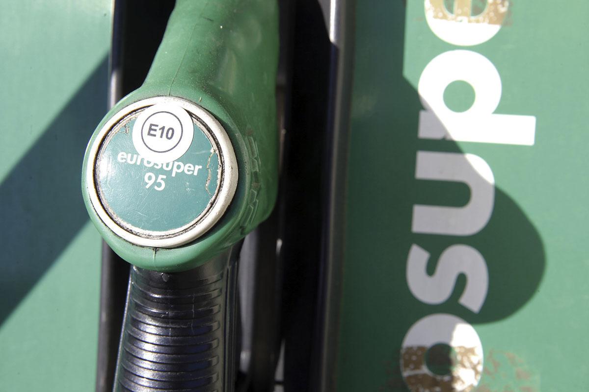 Benzineprijs Nadert 2 Euro Per Liter, 'handelaars Verkopen Met Verlies ...