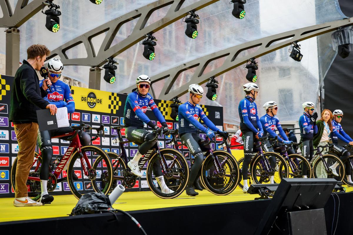 Wielerploeg Alpecin-Deceuninck Wordt Voor één Dag Alpecin-Elegant ...