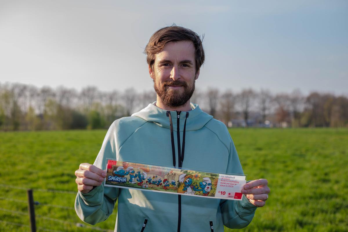 Ultraloper Karel Sabbe koopt eerste pleisters van Rode Kruis Waregem