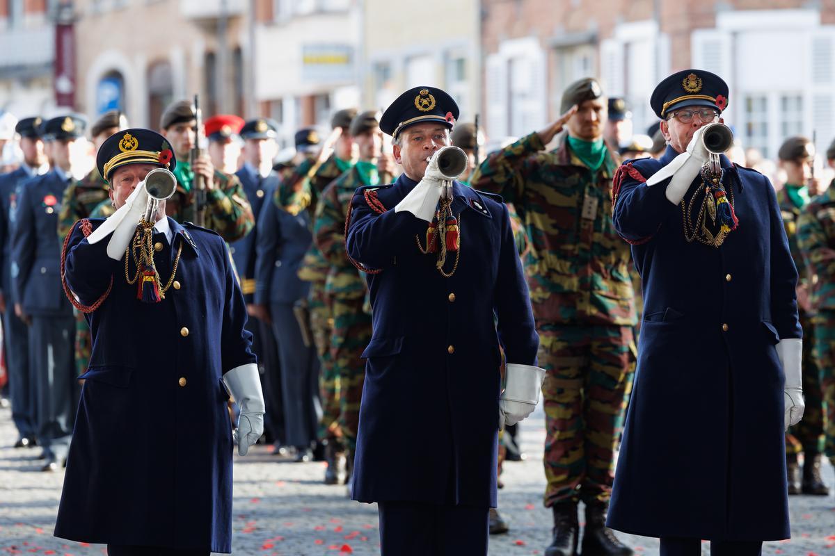 West Vlaanderen Boven Tijdens Ultima S Awards Voor Klaroenblazers Van De Last Post Angelo