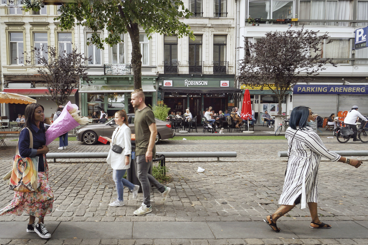 Op het Antwerpse Theaterplein.