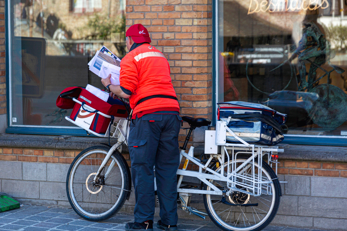 Een medewerker van Bpost