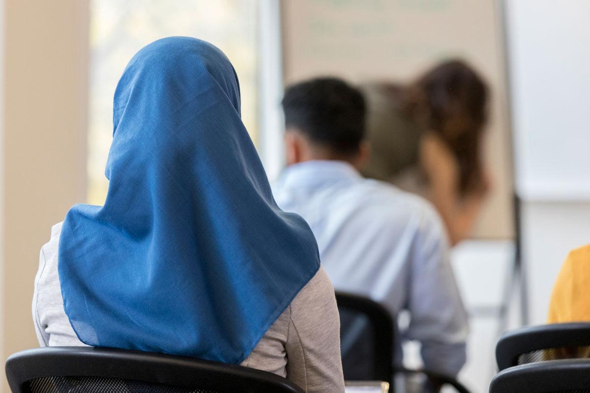 klas leerling hoofddoek