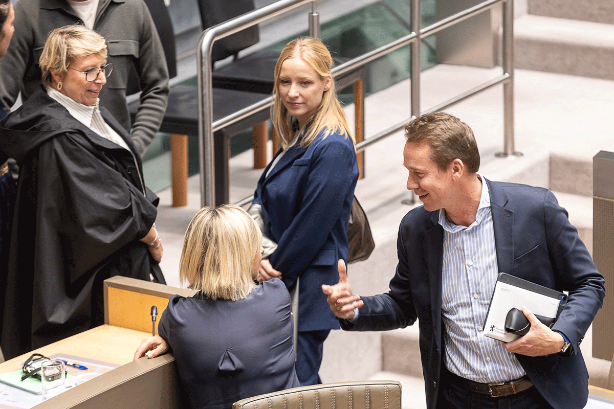 Naast Zuhal Demir (N-VA) kwamen ook de Vlaamse ministers Caroline Gennez (Vooruit, links) en Jo Brouns (CD&V, rechts) in opspraak.