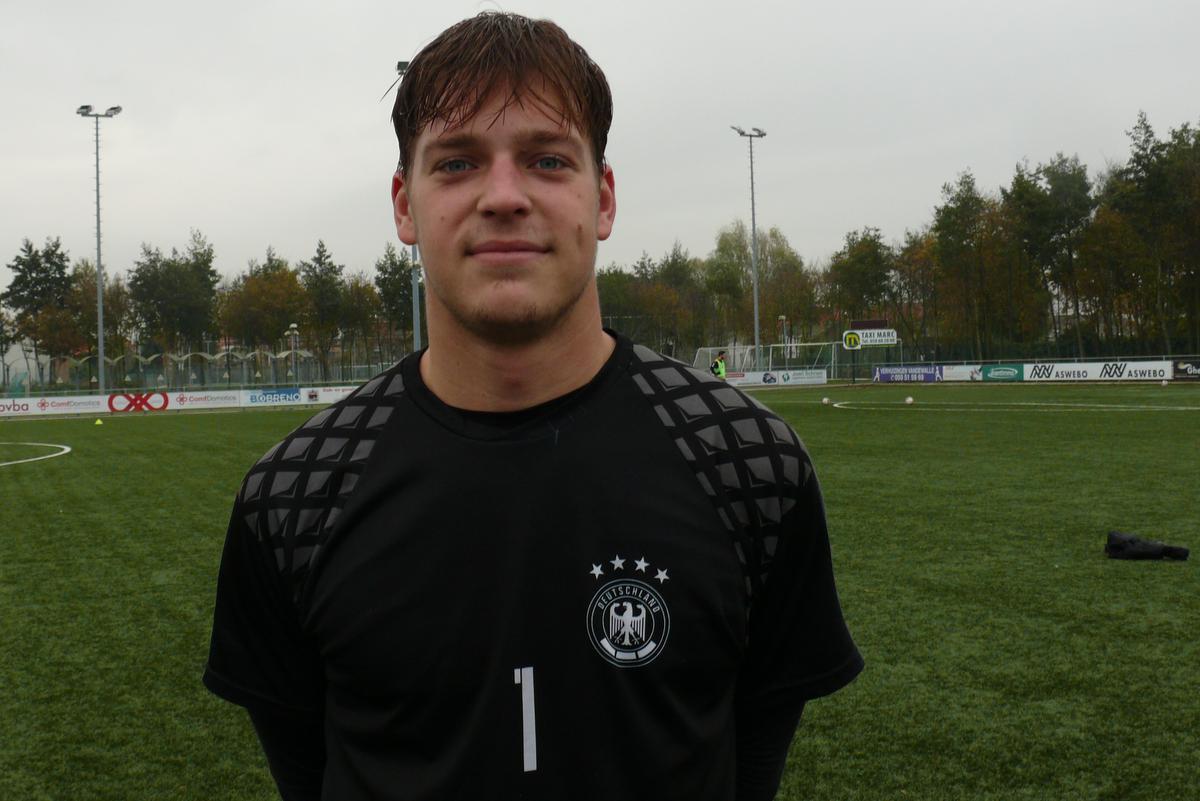 Doelman Briek Devos stroomde door uit eigen jeugd VV Westkapelle (4B): “Een reeks hoger spelen zou m