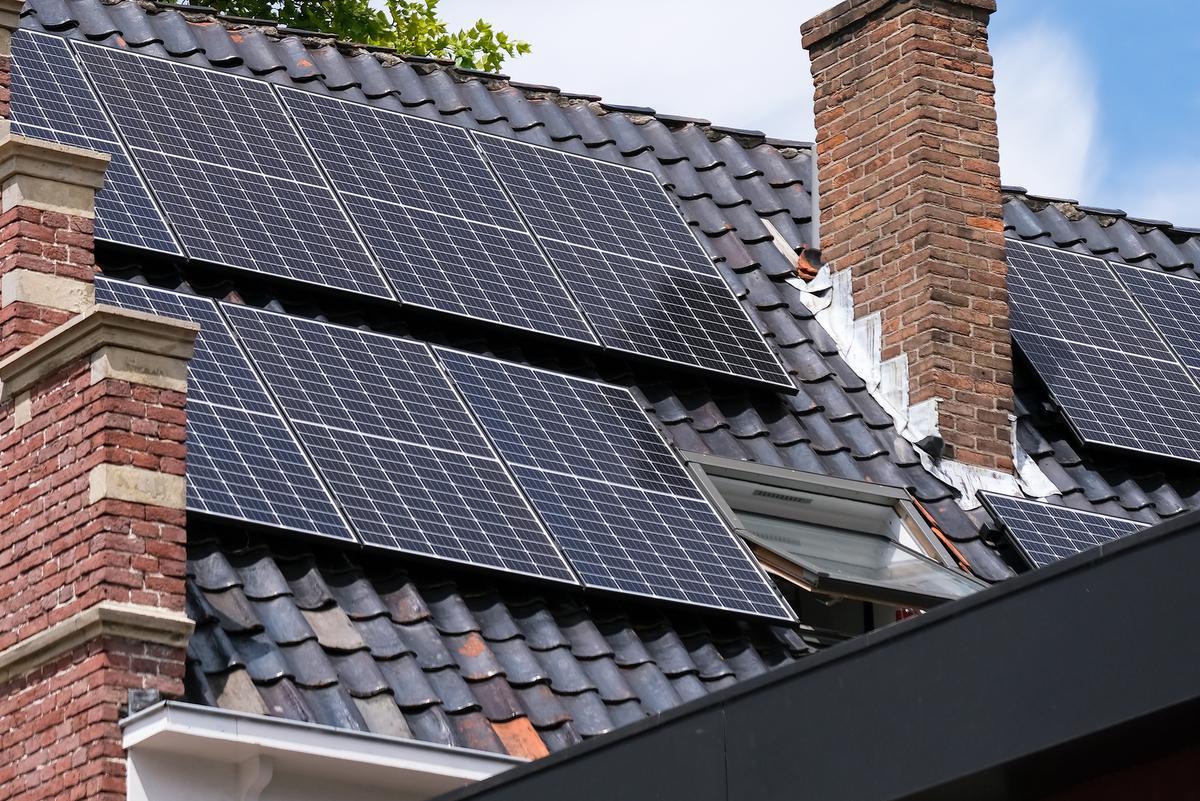 Kortrijk Legt 1.800 Zonnepanelen Extra In Kader Van Energieactieplan ...