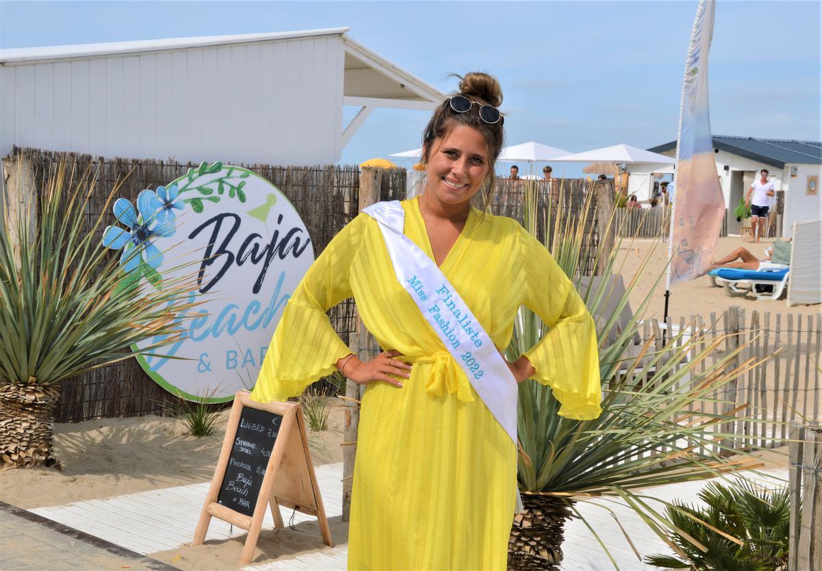 Miss Fashion Kandidate Raphaella Deuringer Bekend Van Love Island Komt Thuis In De Haan Kwbe