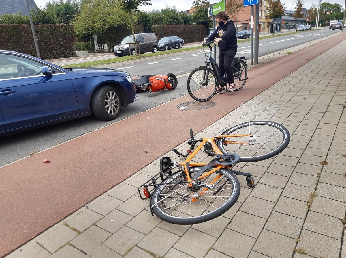 Bromfietser En Fietser Knallen Tegen Elkaar - KW.be