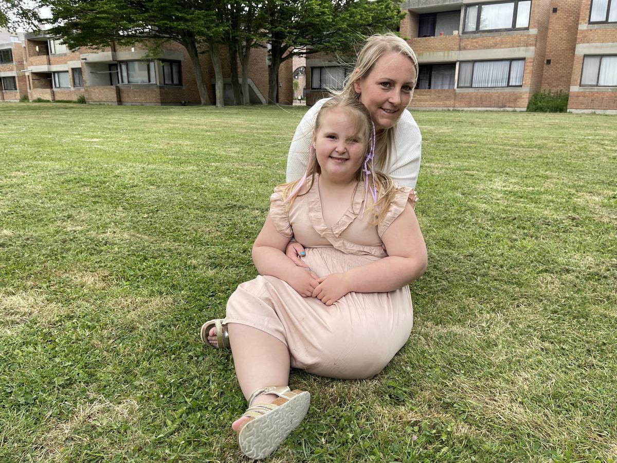 Ouders willen geld inzamelen om rolstoelfiets te kunnen kopen voor Liana (6) die dagelijks Ouders willen geld inzamelen om rolstoelfiets te kunnen kopen voor Liana (6) die dagelijks
