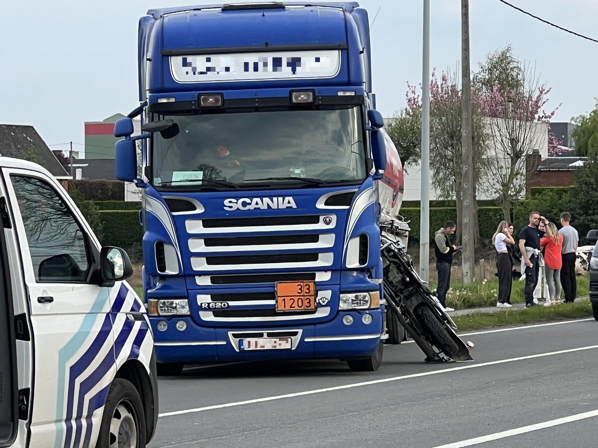 Motorrijder (57) Overlijdt Na Verkeerd Ingeschat Inhaalmanoeuvre In ...