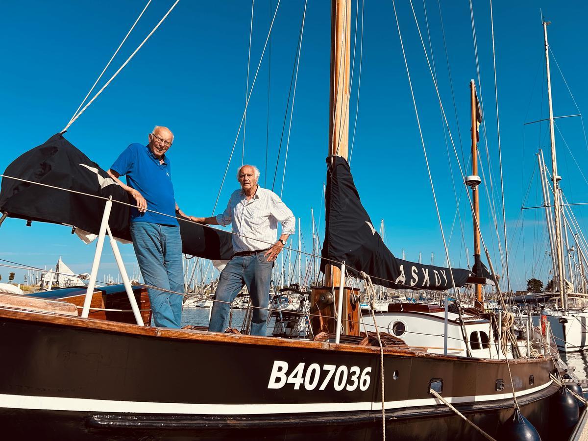 Zeilboot van Jacques Brel meert aan in Nieuwpoortse jachthaven en