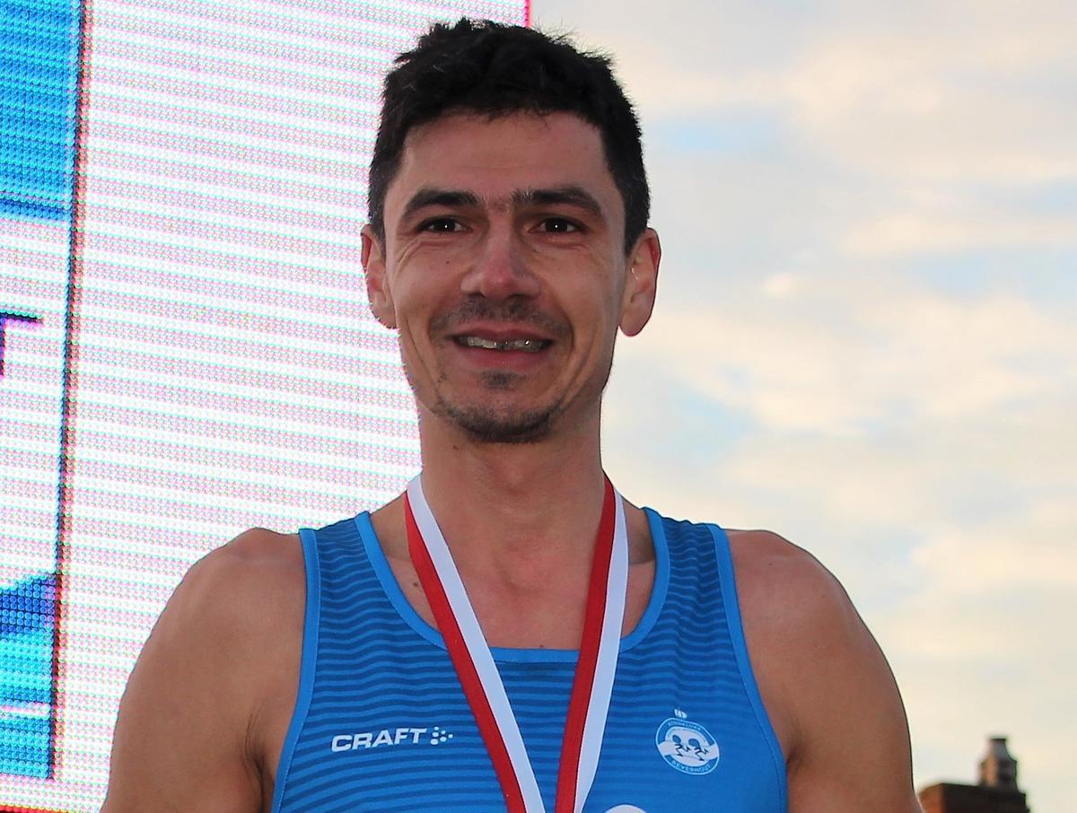 Dizz Rodriguez Alexander Diaz Rodriguez masterkampioen op de 10.000 meter - KW.be