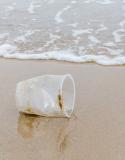 plastique sur la plage