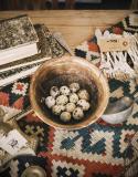 Comment redonner de l'éclat aux objets chinés en brocante?