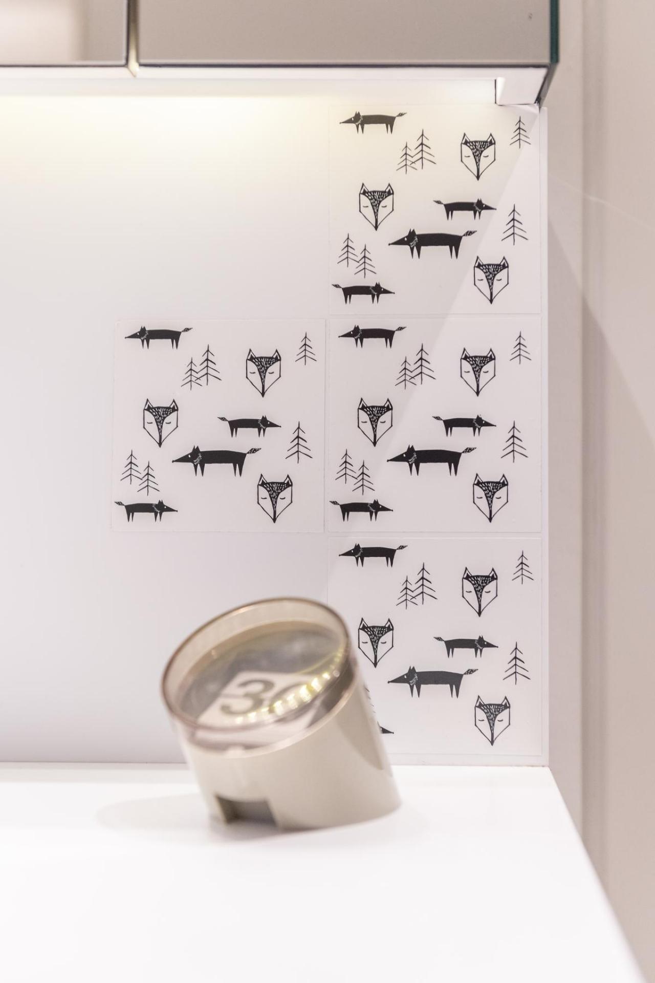 In de badkamer kwamen speelse tegeltjes met vosjes.© Pieter Clicteur