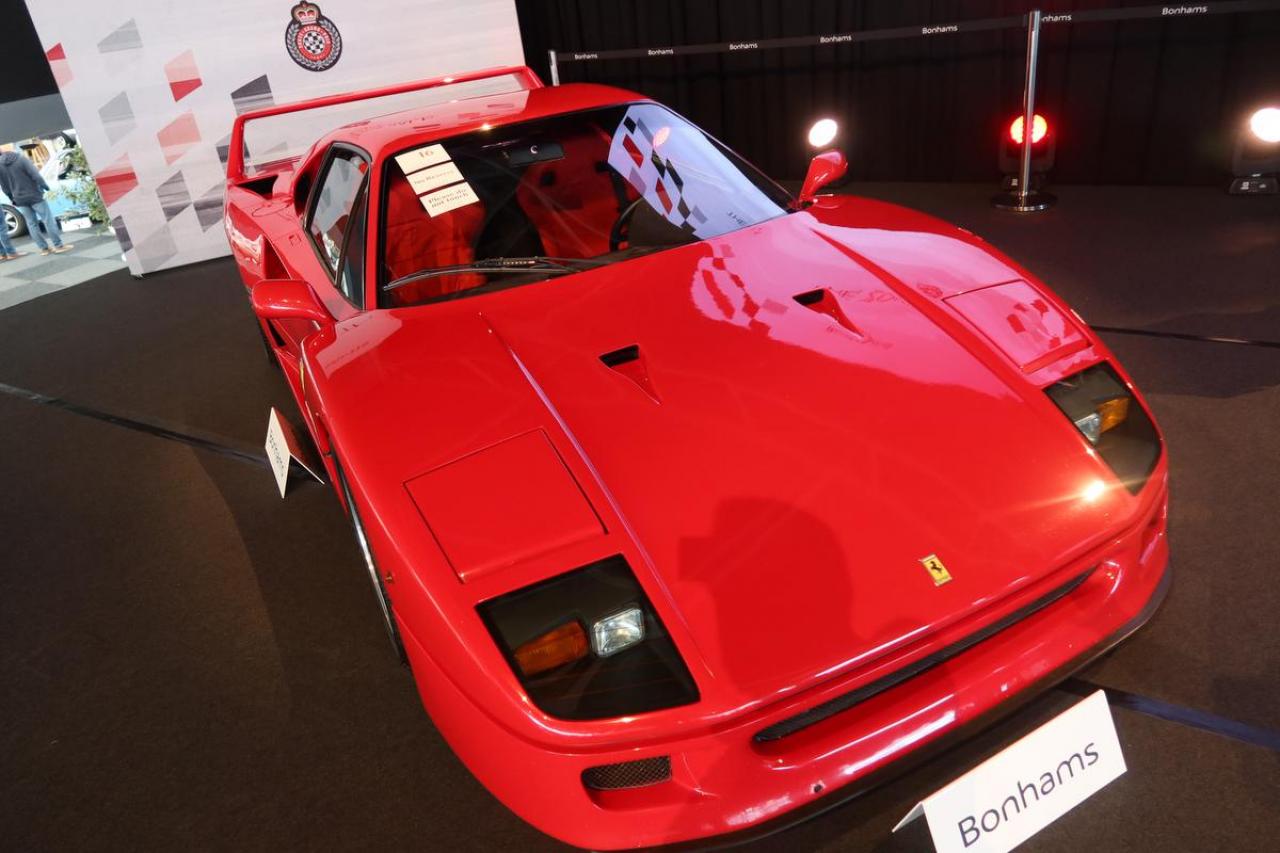 Deze Ferrari F40 gaat voor niet minder dan één miljoen euro onder de hamer.