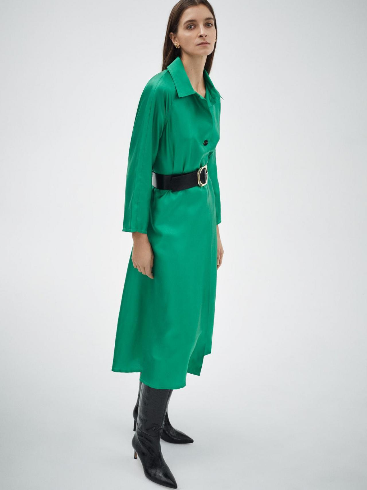 Smaragdgroene zijdeEenvoudige jurk in groene zijde, stijlvol voor het feest en ook draagbaar achteraf (495 euro), van Wright.