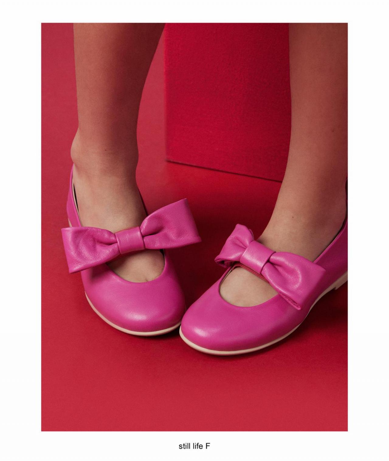 Pink ballerina’sKleurrijke ballerina’s van Emporio Armani. Prijs op aanvraag.