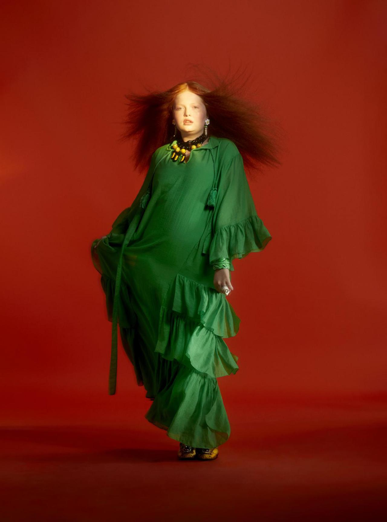 Eeuwig hip‘More is more and less is bore’, dat is het motto van het Amerikaanse stijlicoon Iris Apfel. Naar aanleiding van haar honderdste verjaardag bracht H&M in samenwerking met haar een collectie uit, met onder meer deze jurk (79,99 euro) en ketting (99 euro).